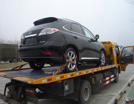 拖車救援現(xiàn)場(chǎng)圖片